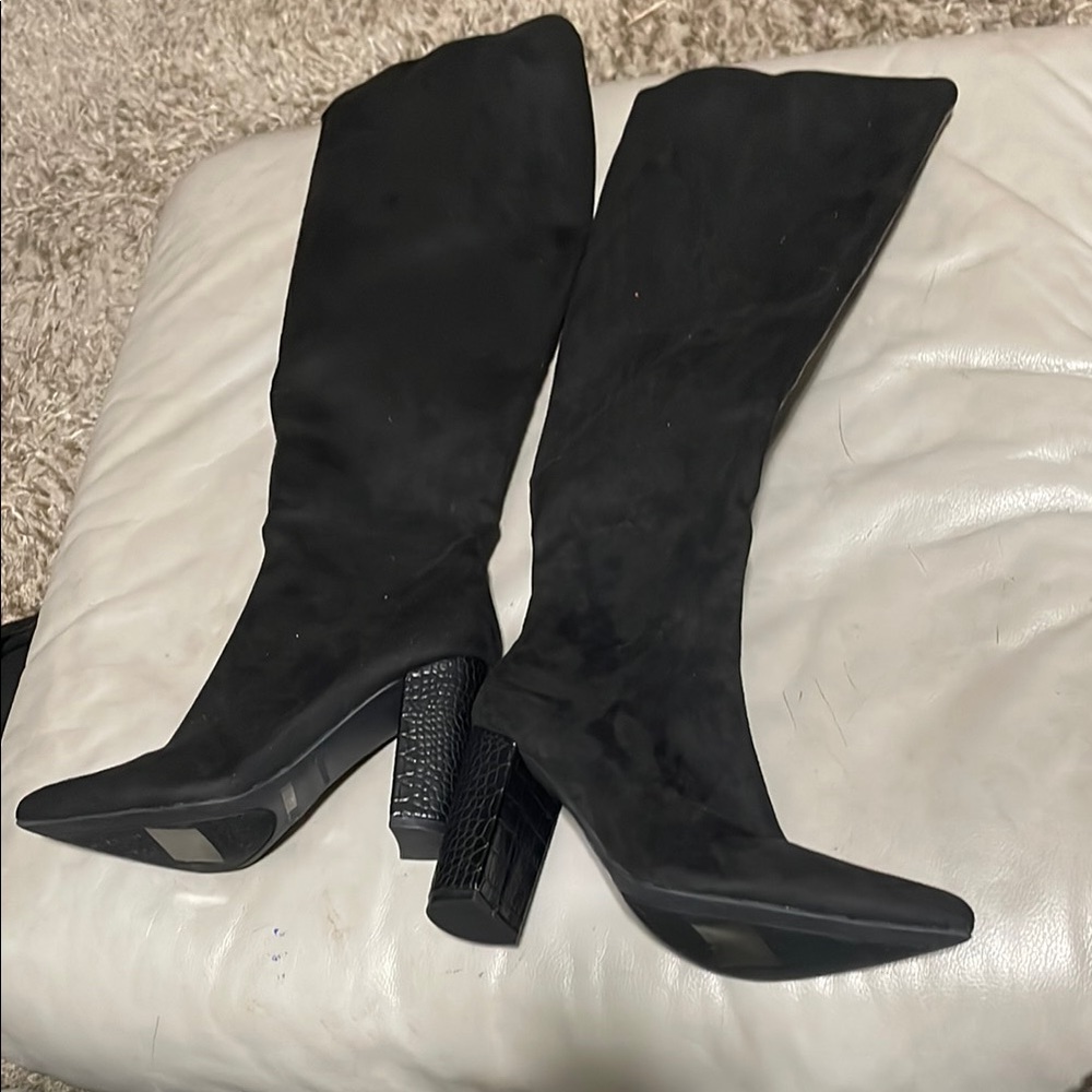 Chic Black Knee-High Boots